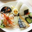 民泊飯 コンビニ総菜で無調理 和朝食