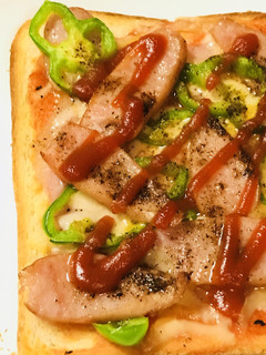 ピザ風☆ハム&ソーセージ・チーズトースト-レシピのメイン写真