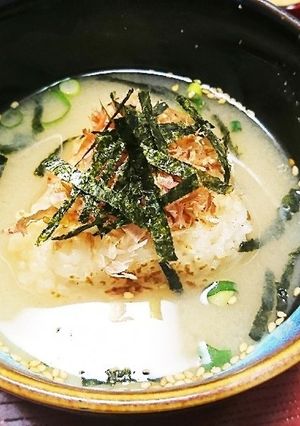 液みそWで焼おにぎりの味噌汁仕立て-レシピのメイン写真