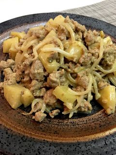 じゃがいもとひき肉☆カレーマヨ炒め-レシピのメイン写真