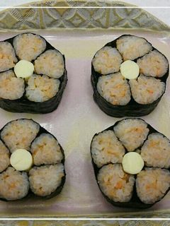 【飾り巻き寿司】お花②*キャラ弁にも-レシピのメイン写真