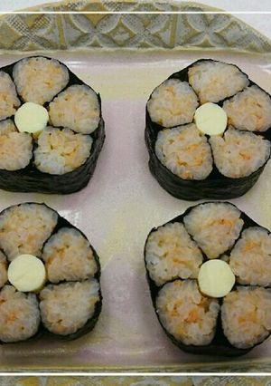 【飾り巻き寿司】お花②＊キャラ弁にも-レシピのメイン写真