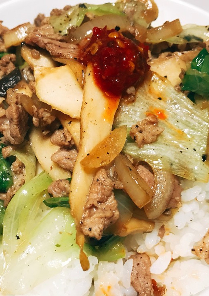 豚肉とエリンギと玉ねぎとレタス炒め丼！-レシピのメイン写真