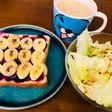 朝飯(・ω・)ドレッシングとバナナパン