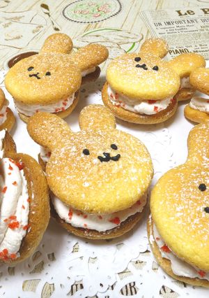 【簡単】うさぎのふわサク苺クリームブッセ-レシピのメイン写真