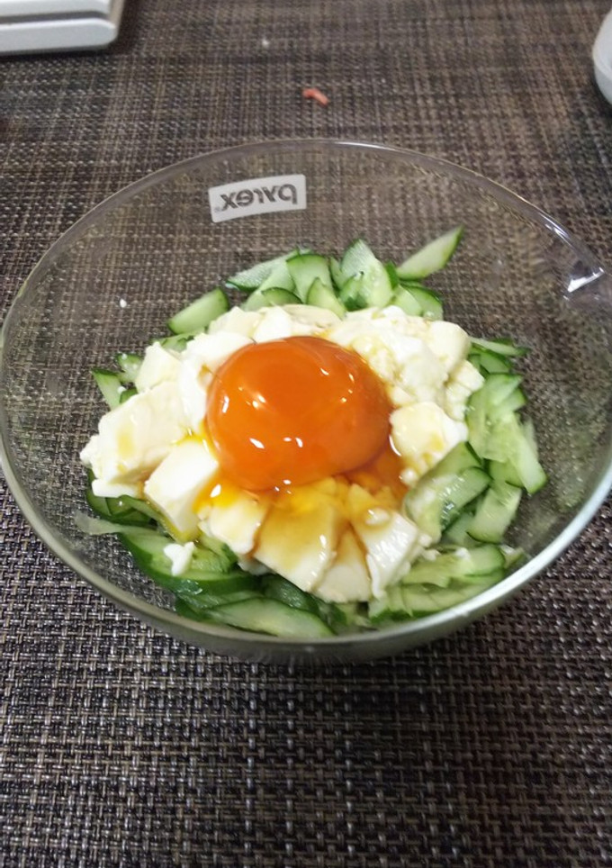 簡単絶品・漬け卵黄と豆腐と胡瓜のサラダ-レシピのメイン写真