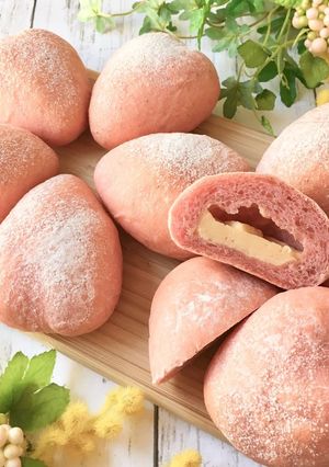 苺で作る…さくらのプチパン-レシピのメイン写真
