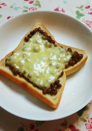 材料3つ☆簡単納豆チーズトースト♪-レシピのメイン写真