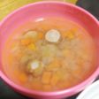 玉ねぎと人参とソーセージのスープ