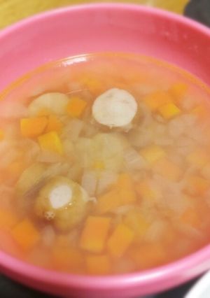 玉ねぎと人参とソーセージのスープ-レシピのメイン写真