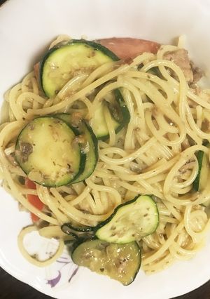 ズッキーニとイワシ缶とトマトのパスタ-レシピのメイン写真