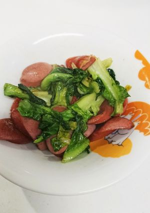 サラダ菜とソーセージの塩コショウ炒め-レシピのメイン写真