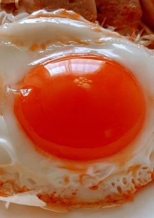 ラー油で目玉焼き☝絶品旨辛目玉焼きレシピ-レシピのメイン写真