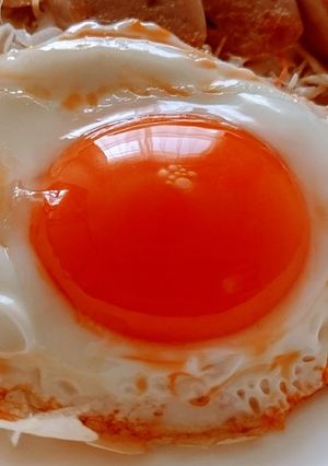 ラー油で目玉焼き☝絶品旨辛目玉焼きレシピ-レシピのメイン写真