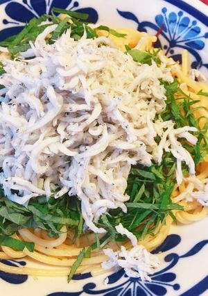 たっぷりすぎる！しらすのペペロンチーノ-レシピのメイン写真