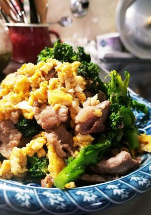 材料3つ！ブロッコリーと牛肉と卵の炒め物-レシピのメイン写真