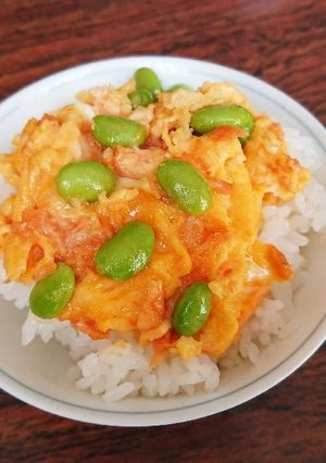 ぱぱっと!鮭と枝豆の卵とじ丼-レシピのメイン写真