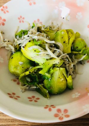 芽キャベツとしらすのニンニクいため-レシピのメイン写真