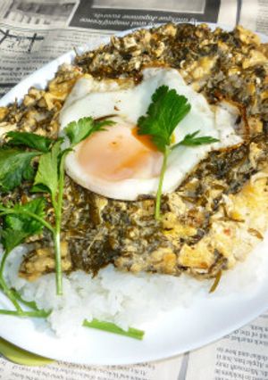 あかもく炒り卵＋目玉焼きのカフェ丼-レシピのメイン写真