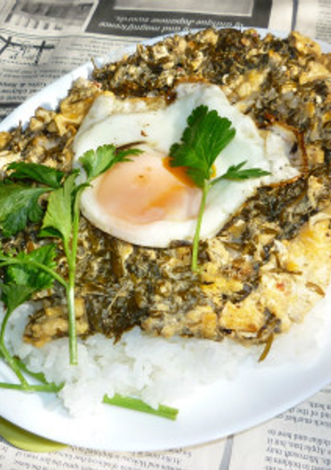 あかもく炒り卵＋目玉焼きのカフェ丼-レシピのメイン写真