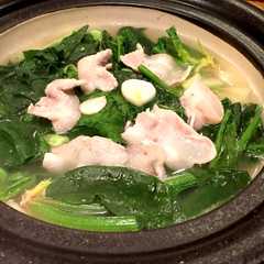A picture of 【超簡単】絶品！ほうれん草を食べる鍋.