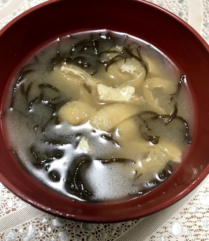 生もずくと油揚げのほっこりお味噌汁 by みさこママ 【クックパッド