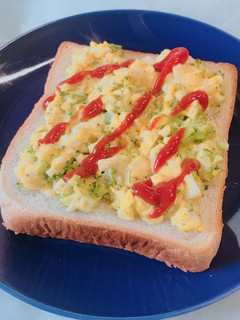 朝食に!トロっ!ブロッコリー卵トースト-レシピのメイン写真