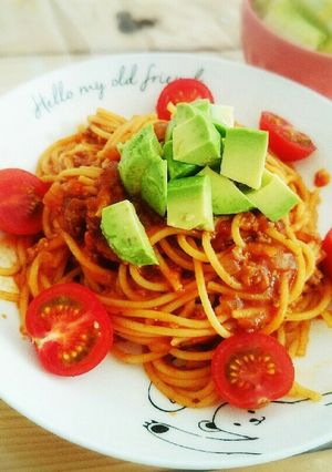 アボカド&トマトのせミートソースパスタ♬-レシピのメイン写真