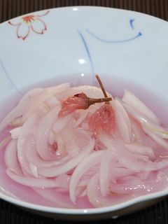 簡単‼新玉ねぎの桜いろ浅漬け♪-レシピのメイン写真