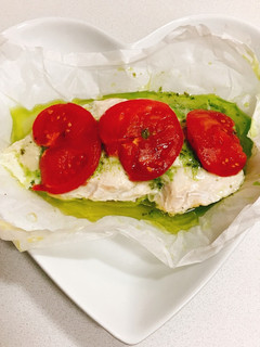 鶏胸肉とトマトのバジルソース包み焼き-レシピのメイン写真