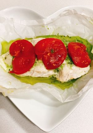 鶏胸肉とトマトのバジルソース包み焼き-レシピのメイン写真