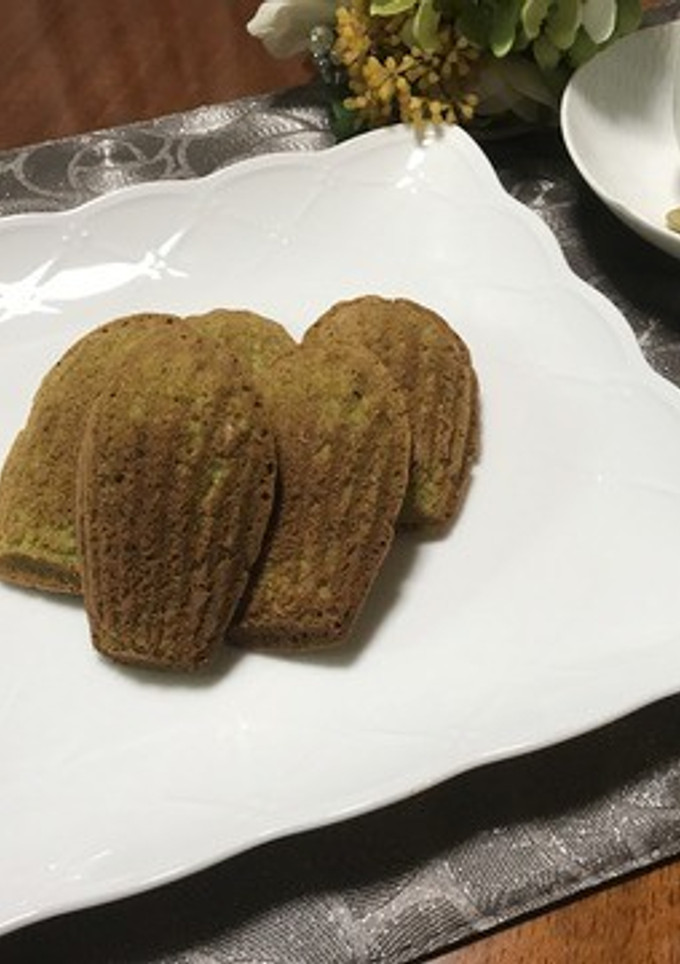 ほんのり抹茶のしっとりマドレーヌ-レシピのメイン写真