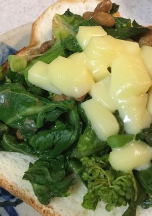 納豆と白菜の新芽のトースト-レシピのメイン写真