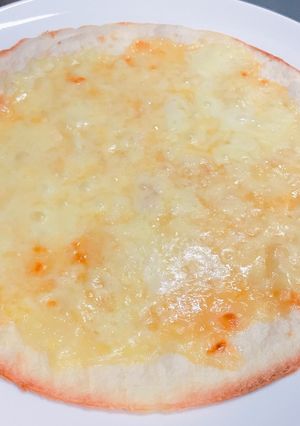 超簡単おつまみに！チーズとはちみつのピザ-レシピのメイン写真