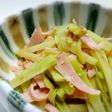 【ブロッコリーの茎とハムの金平】