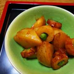 A picture of 新じゃがとちくわの甘辛煮.