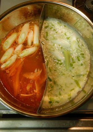 ピリ辛vsまろやか 火鍋・豆乳鍋-レシピのメイン写真