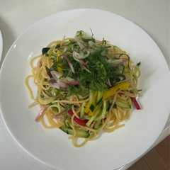 รูปของ お箸で食べる冷製パスタ