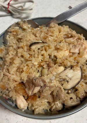 鶏もも肉と2種のきのこの炊き込みご飯-レシピのメイン写真
