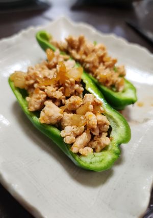 生ピーマンの鶏挽き肉載せ-レシピのメイン写真