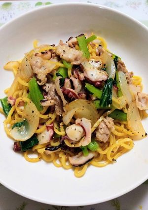 簡単昼食！小松菜蛸豚肉の海の家風焼きそば-レシピのメイン写真