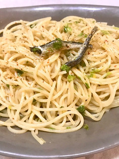 大量消費!セロリの葉っぱのペペロンチーノ-レシピのメイン写真