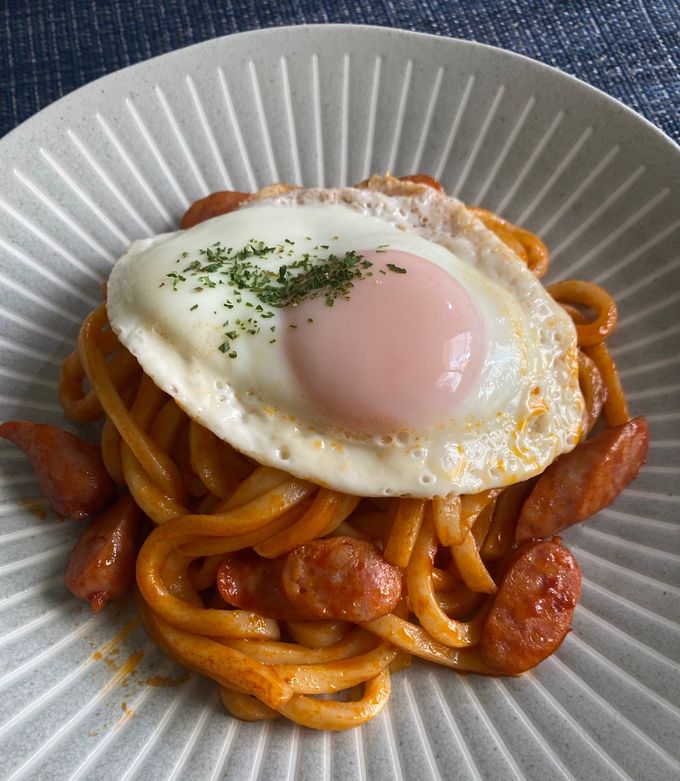 焼きケチャップのうどんナポリタン by にこまる 【クックパッド】 簡単
