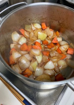 コツ：カレーシチューの人参玉ねぎは焼く-レシピのメイン写真