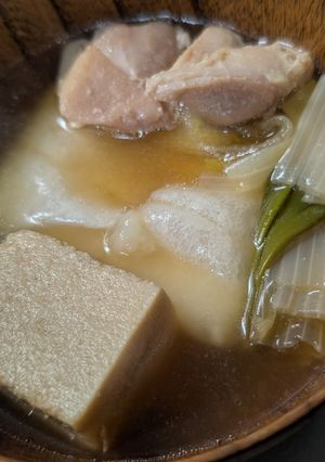 長ねぎと鶏もも肉と凍み豆腐のお雑煮-レシピのメイン写真