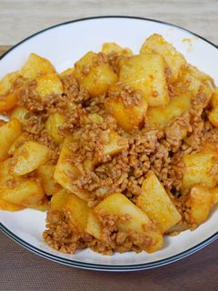 不器用じゃがいもとひき肉のピリ辛炒め-レシピのメイン写真