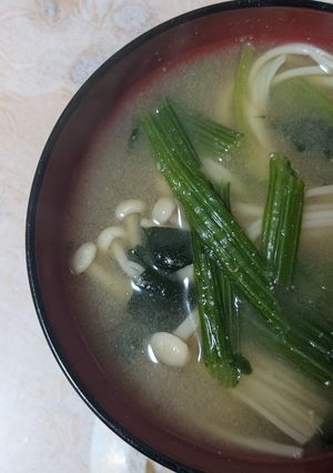 簡単★昼食！蓬蓮草とベーコンと茸の味噌汁-レシピのメイン写真