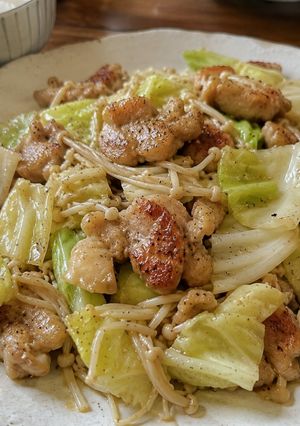 鶏ももとキャベツとえのきの塩だれ炒め-レシピのメイン写真