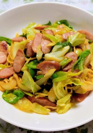 簡単夏の夕飯・昼食ピーマンキャベツカレー焼きそば-レシピのメイン写真
