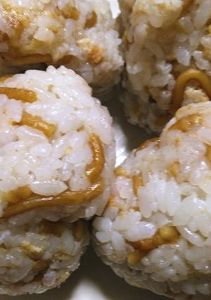 炭水化物の塊★焼きそばパンおにぎり★-レシピのメイン写真
